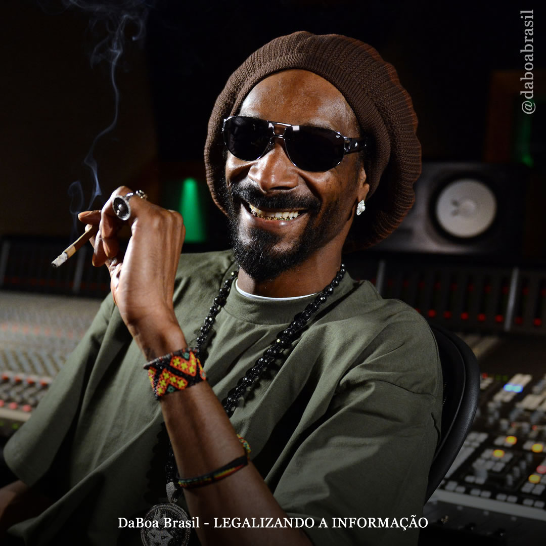 Em seu novo álbum, Snoop Dogg sugere ter fumado maconha com Barack Obama