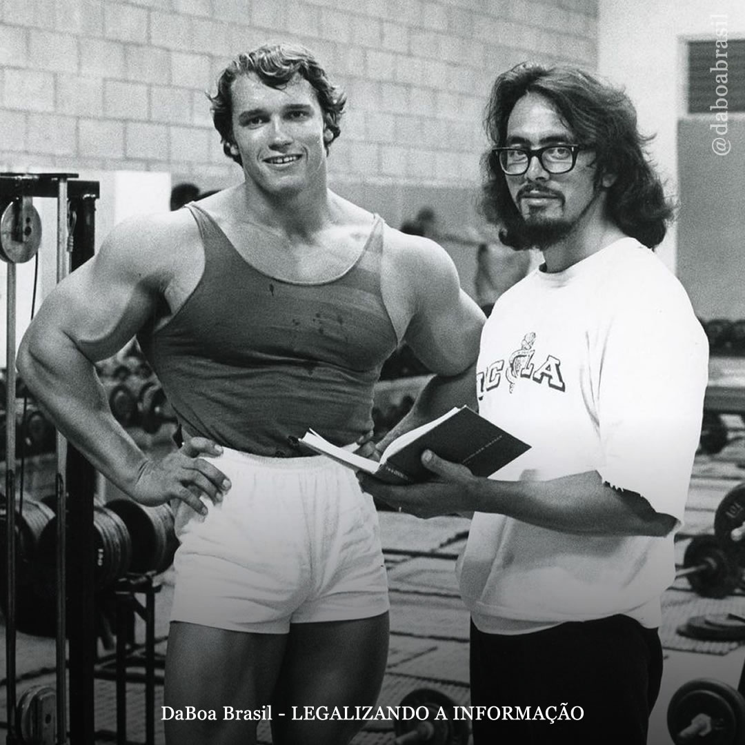 Schwarzenegger começou a fumar maconha com o comediante Tommy Chong