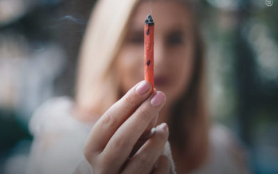 Mulheres que usam maconha frequentemente sentem mais satisfação sexual, diz estudo