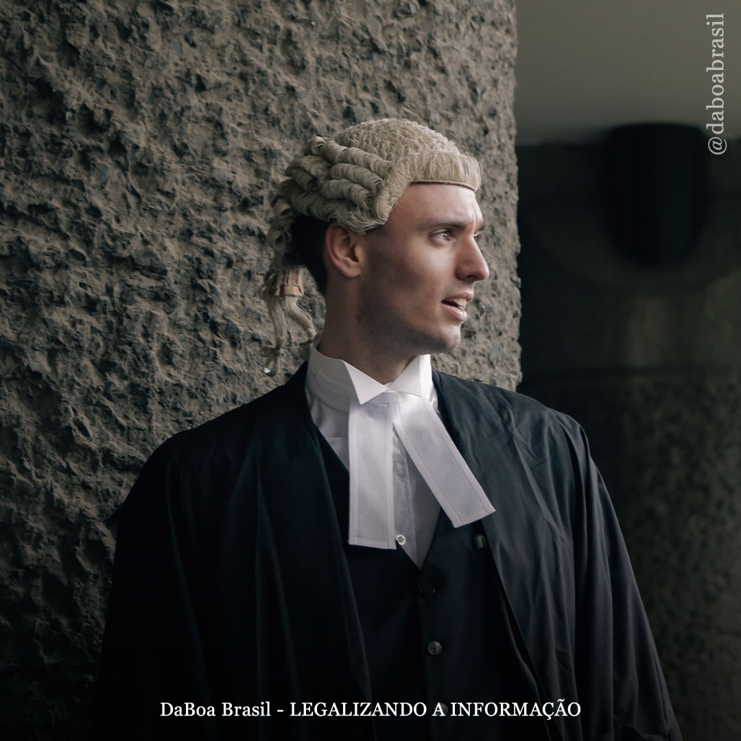 Reino Unido: advogado faz perucas de cânhamo como uma alternativa vegana à crina de cavalo