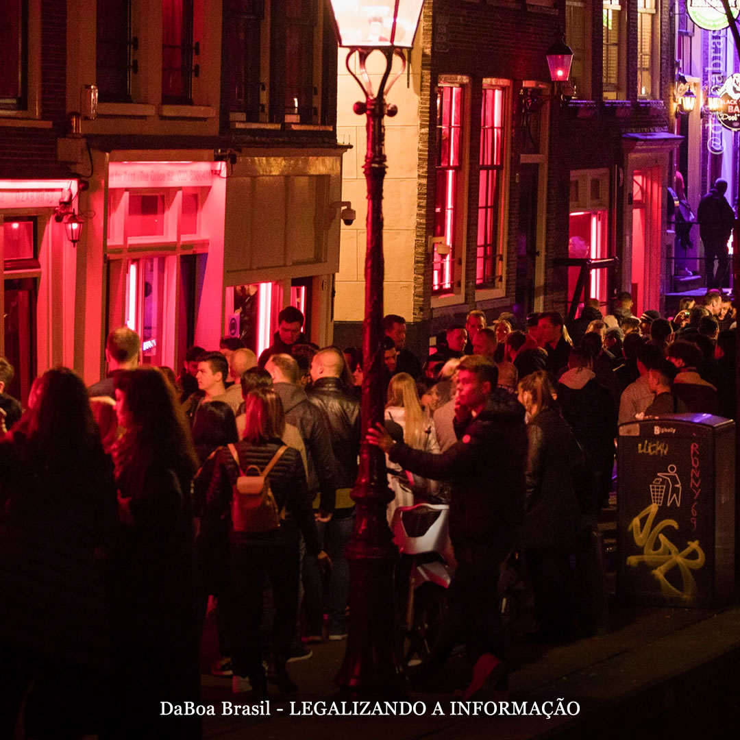 Amsterdã proibirá o uso de maconha nas ruas do Red Light District