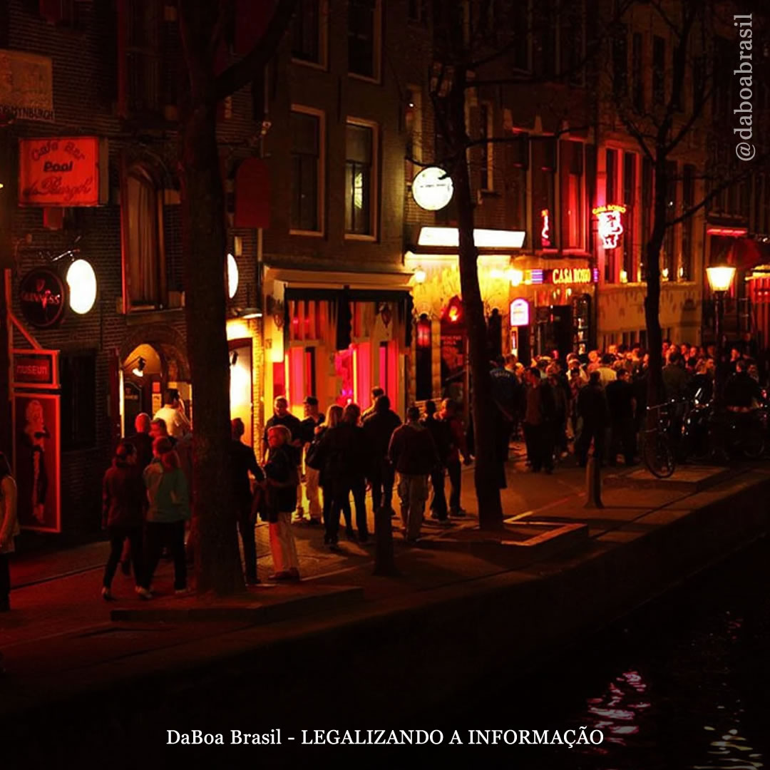 Amsterdã aprova a proibição de fumar maconha no Red Light District