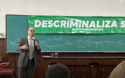 Descriminaliza STF: alunos de Direito da USP fazem protesto em aula de ministro Alexandre de Moraes