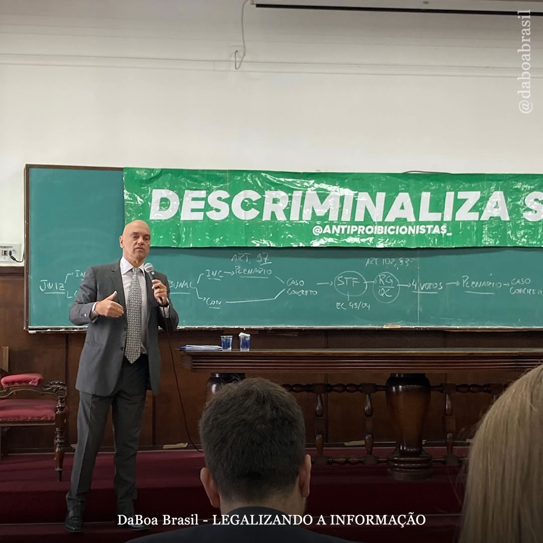 Descriminaliza STF: alunos de Direito da USP fazem protesto em aula de ministro Alexandre de Moraes