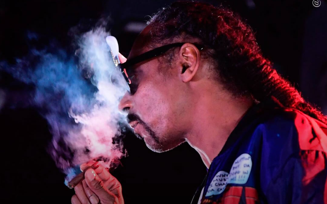 Acabou o mistério: Snoop Dogg parou de fumar maconha? Não, era apenas marketing!
