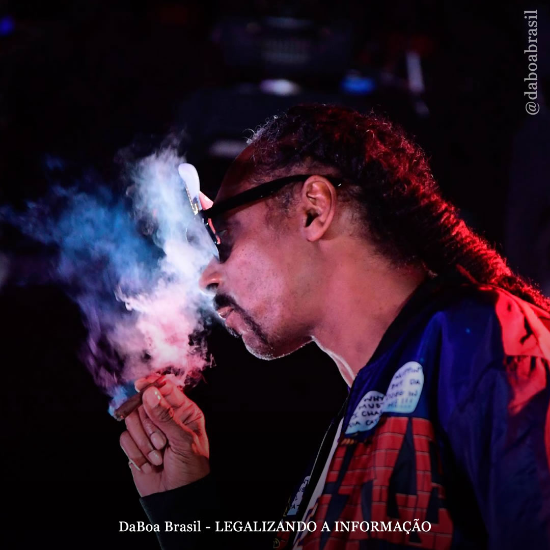 Acabou o mistério: Snoop Dogg parou de fumar maconha? Não, era apenas marketing!
