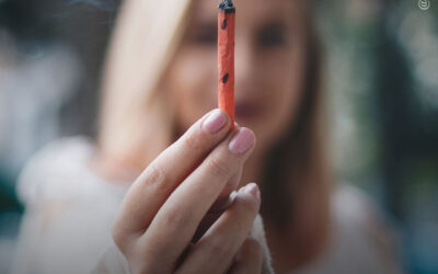 Jovens adultos relatam taxas “significativamente” mais baixas de uso de álcool e tabaco após a legalização da maconha, conclui estudo