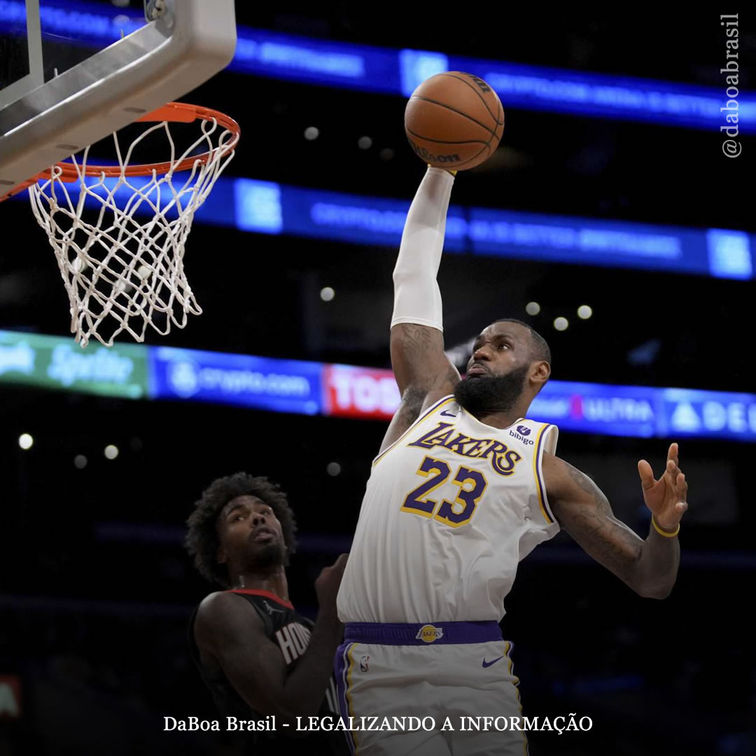 LeBron James faz referência à maconha em comemorações durante jogo do Lakers