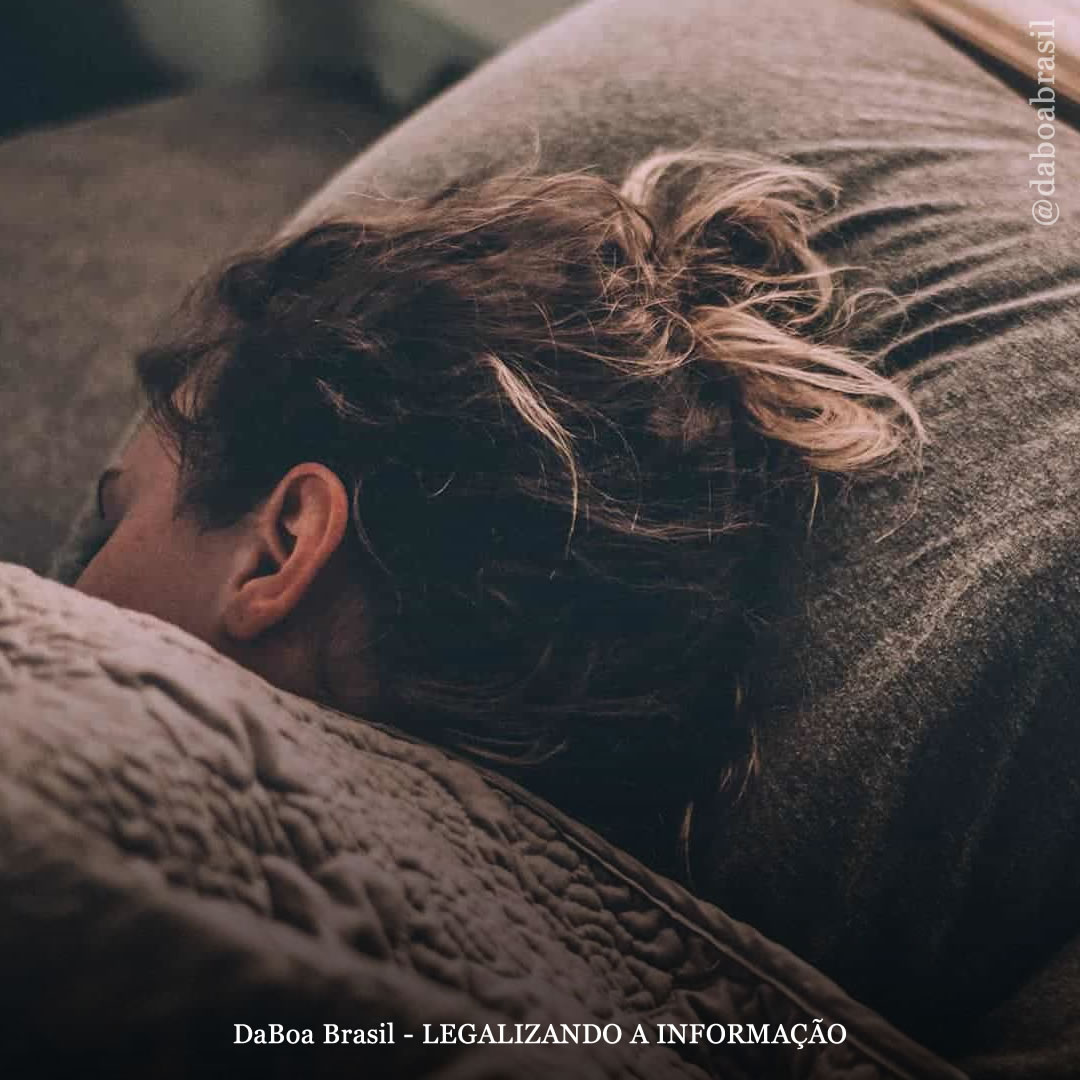 O uso de maconha no mesmo dia melhora o sono de pessoas com ansiedade, diz estudo