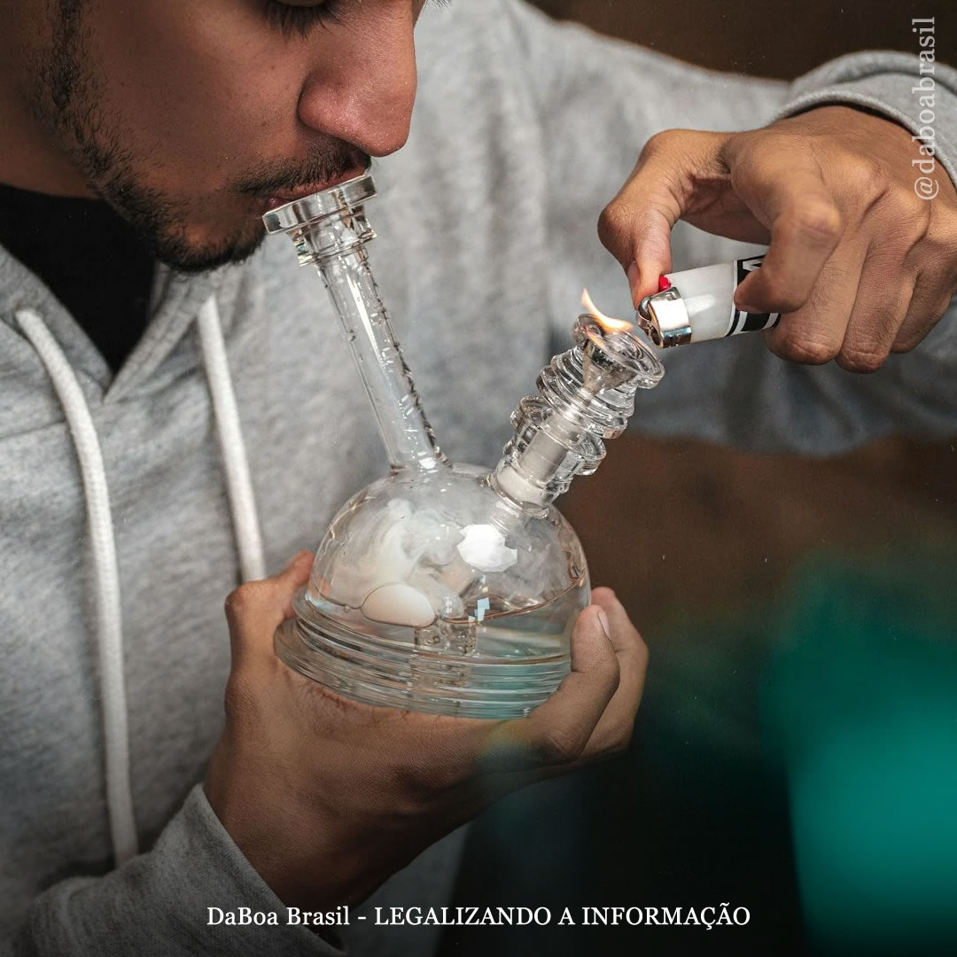 Fumar maconha com um bong não filtra os compostos da fumaça de forma eficaz, sugere estudo
