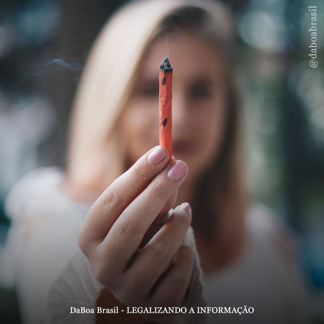 Pacientes com endometriose apresentam melhoras após terapia com maconha, de acordo com estudo longitudinal